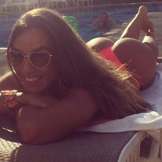 Nicole Bahls feet photo thumbnail