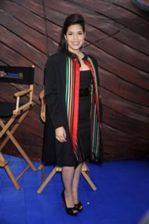 America Ferrera feet photo thumbnail