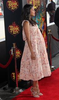 Zoe Saldana feet photo thumbnail