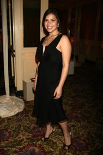 America Ferrera feet photo thumbnail