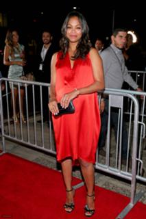 Zoe Saldana feet photo thumbnail