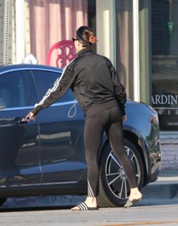 Katy Perry feet photo thumbnail