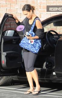 Jessica Alba feet photo thumbnail