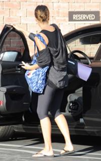 Jessica Alba feet photo thumbnail