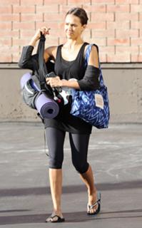 Jessica Alba feet photo thumbnail