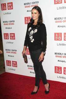 Jordana Brewster feet photo thumbnail