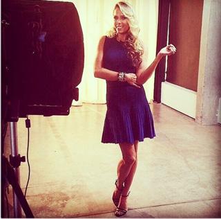 Adriane Galisteu feet photo thumbnail