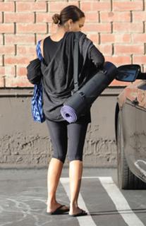 Jessica Alba feet photo thumbnail