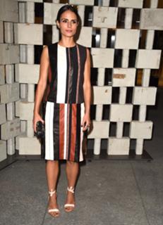 Jordana Brewster feet photo thumbnail