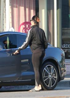 Katy Perry feet photo thumbnail