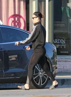 Katy Perry feet photo thumbnail
