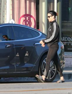 Katy Perry feet photo thumbnail