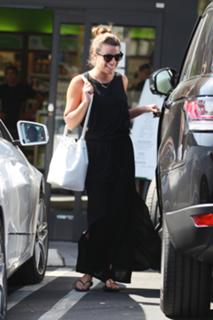Lea Michele feet photo thumbnail