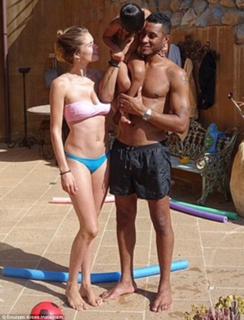 Doutzen Kroes feet photo thumbnail