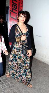 Bipasha Basu feet photo thumbnail