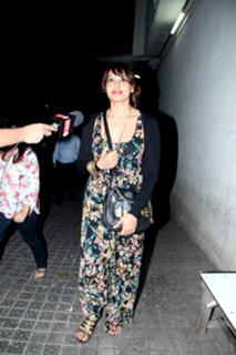 Bipasha Basu feet photo thumbnail