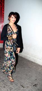 Bipasha Basu feet photo thumbnail