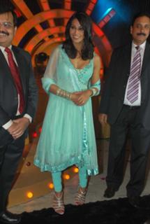 Bipasha Basu feet photo thumbnail