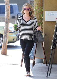 Ali Larter feet photo thumbnail