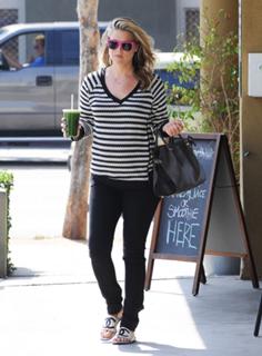 Ali Larter feet photo thumbnail