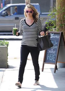 Ali Larter feet photo thumbnail