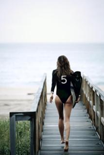 Gisele Bündchen feet photo thumbnail