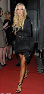 Denise Van Outen feet photo thumbnail