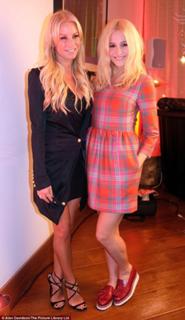 Denise Van Outen feet photo thumbnail