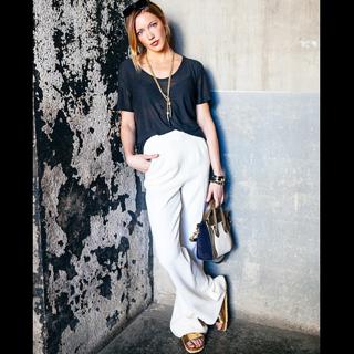 Katie Cassidy feet photo thumbnail