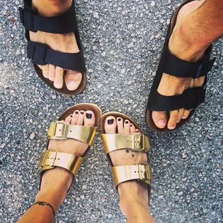 Katie Cassidy feet photo thumbnail