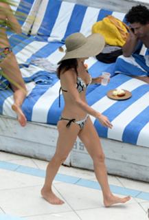 Bethenny Frankel feet photo thumbnail