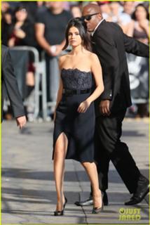 Selena Gomez feet photo thumbnail
