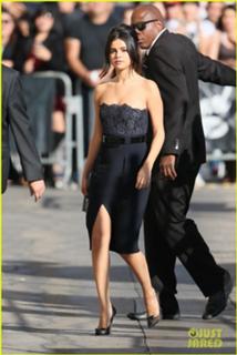 Selena Gomez feet photo thumbnail