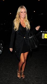 Denise Van Outen feet photo thumbnail