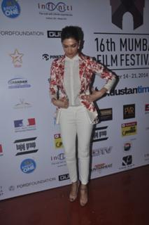 Deepika Padukone feet photo thumbnail