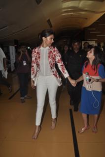 Deepika Padukone feet photo thumbnail