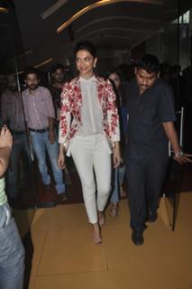 Deepika Padukone feet photo thumbnail