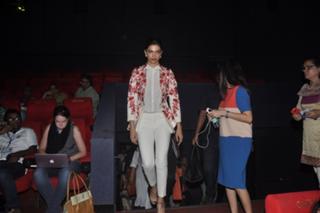 Deepika Padukone feet photo thumbnail