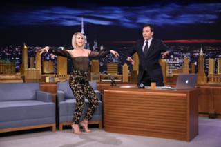 Julianne Hough feet photo thumbnail