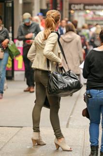 Ashley Greene feet photo thumbnail