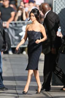 Selena Gomez feet photo thumbnail