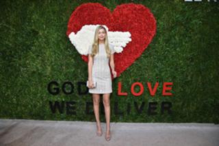Gigi Hadid feet photo thumbnail