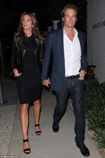 Cindy Crawford feet photo thumbnail