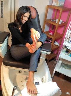Caterina Balivo feet photo thumbnail