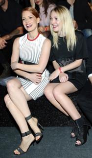 Jessica Chastain feet photo thumbnail