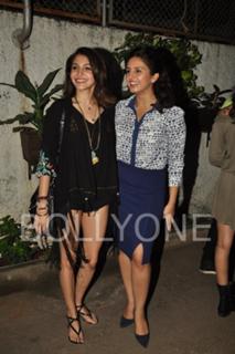 Anushka Sharma feet photo thumbnail