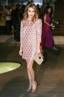 Emma Roberts feet photo thumbnail