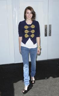 Emma Roberts feet photo thumbnail