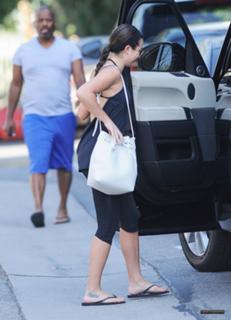 Lea Michele feet photo thumbnail