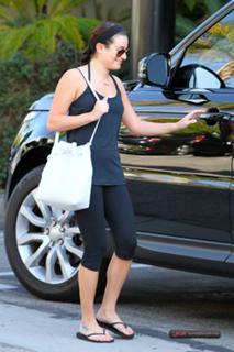 Lea Michele feet photo thumbnail